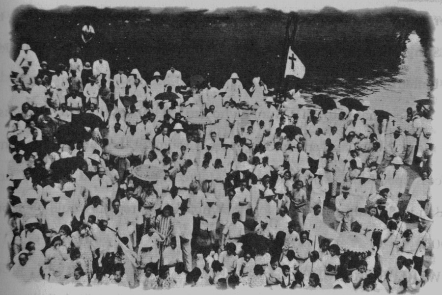 上图：一九三五年十月二十六日，宋尚节离开新加坡时，有七百多名蒙恩者一一上船与宋尚节话别，当地报纸报道了此事。