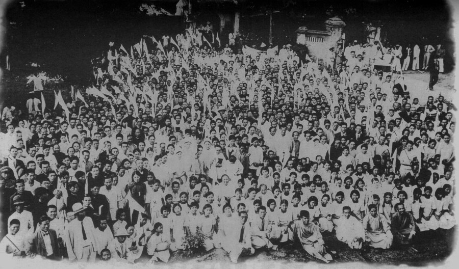 上图：一九三六年五月，宋尚节与台南组织的布道团合影。